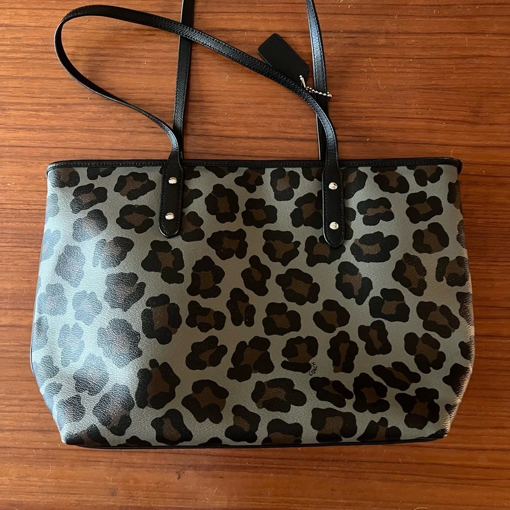 Coach Black and Brown Tote Bag with Elegant Design BRAND NEW - Picture 2 of 4